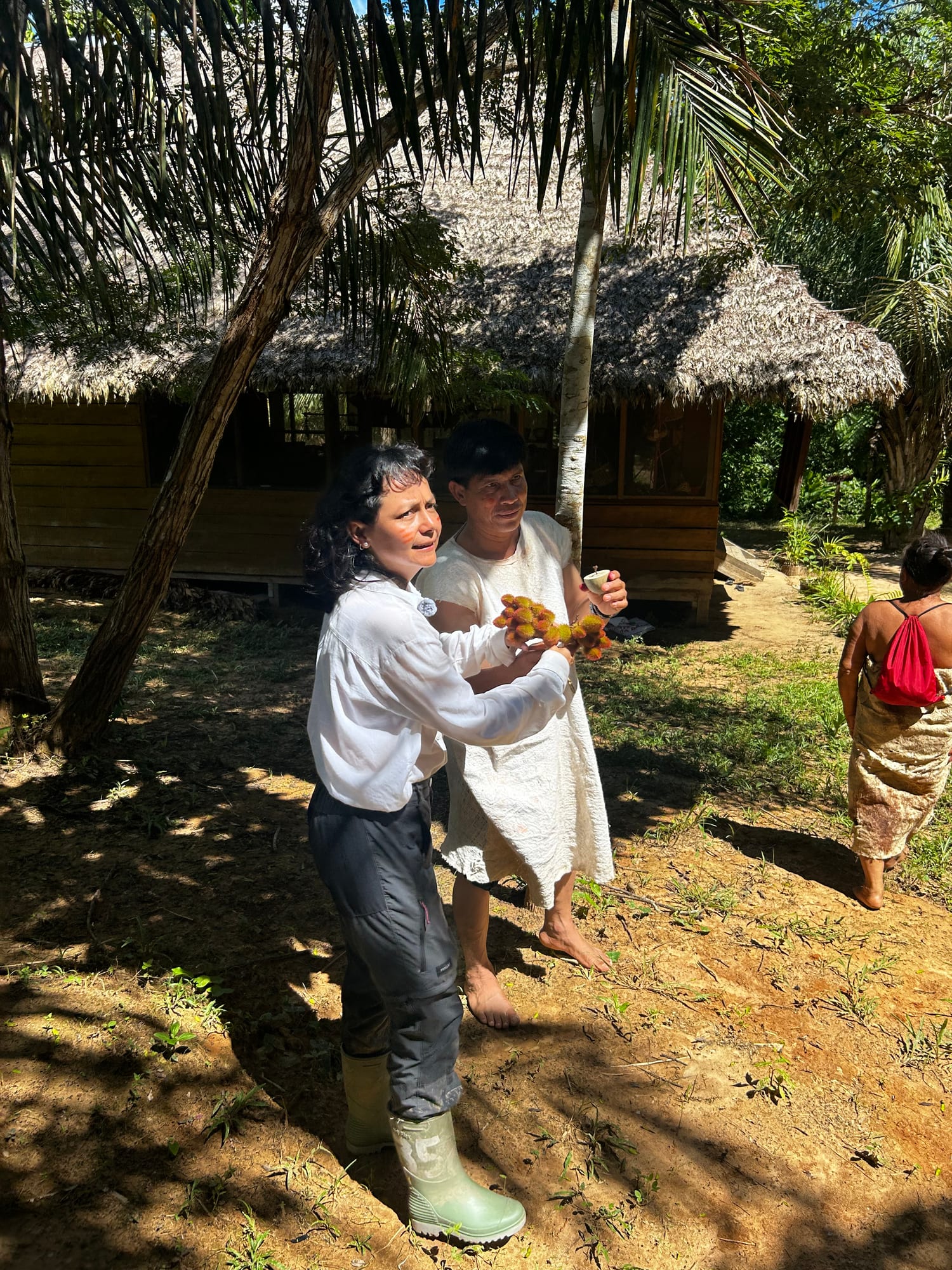 Outside the Shi’oi handicraft house with the Ese’Eja women
